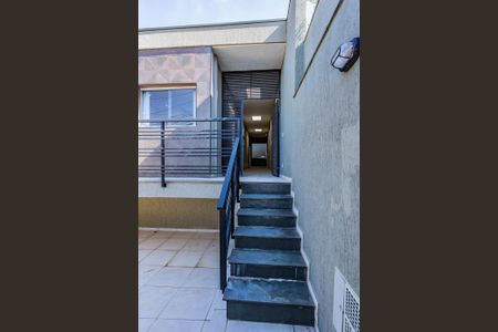 Casa para alugar com 51m², 2 quartos e 1 vaga Casa para alugar com 51m², 2 quartos e 1 vagaEscada entrada
