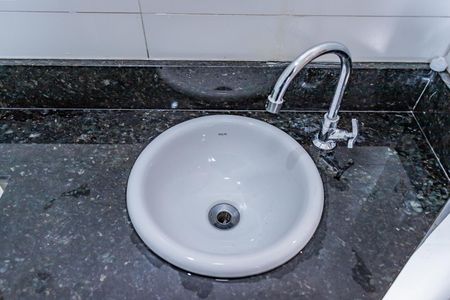 Casa para alugar com 51m², 2 quartos e 1 vaga Casa para alugar com 51m², 2 quartos e 1 vagaBanheiro social