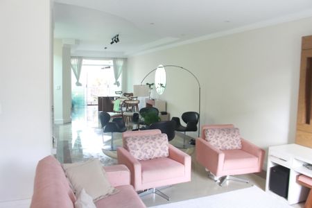 Casa à venda com 473m², 3 quartos e 8 vagasSala