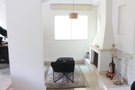 Casa à venda com 473m², 3 quartos e 8 vagasSala