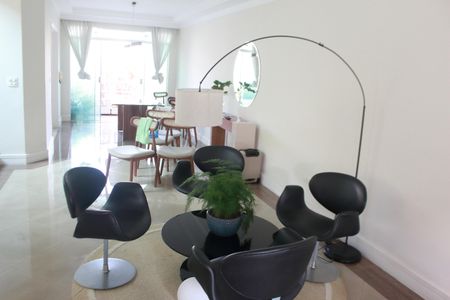 Casa à venda com 473m², 3 quartos e 8 vagasSala