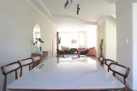 Casa à venda com 473m², 3 quartos e 8 vagasSala