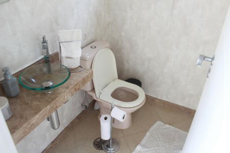 Casa à venda com 473m², 3 quartos e 8 vagasLavabo