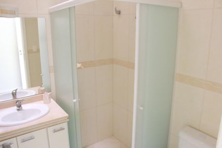 Casa à venda com 473m², 3 quartos e 8 vagasBanheiro da Suíte 2