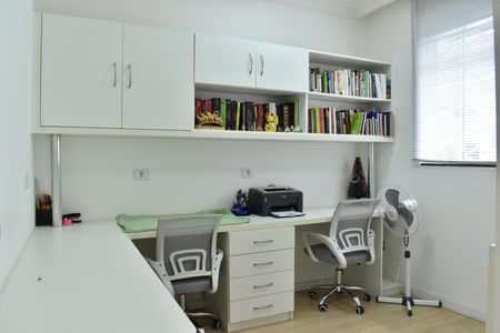 Casa para alugar com 300m², 4 quartos e 5 vagas Casa para alugar com 300m², 4 quartos e 5 vagasEscritório da Suíte 1