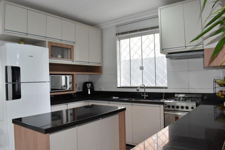 Casa para alugar com 300m², 4 quartos e 5 vagas Casa para alugar com 300m², 4 quartos e 5 vagasCozinha