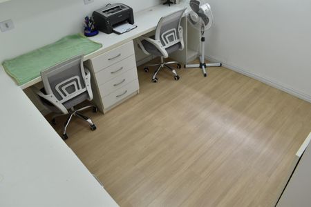 Casa para alugar com 300m², 4 quartos e 5 vagas Casa para alugar com 300m², 4 quartos e 5 vagasEscritório da Suíte 1