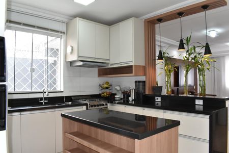 Casa para alugar com 300m², 4 quartos e 5 vagas Casa para alugar com 300m², 4 quartos e 5 vagasCozinha