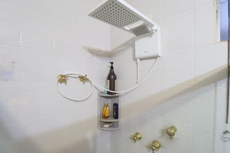 Casa à venda com 328m², 4 quartos e 6 vagasBanheiro da Suíte 2