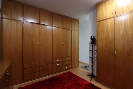 Casa à venda com 328m², 4 quartos e 6 vagasSuíte 2