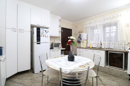 Casa à venda com 328m², 4 quartos e 6 vagasCozinha