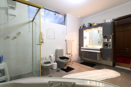 Casa à venda com 328m², 4 quartos e 6 vagasBanheiro da Suíte 2