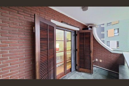 Casa à venda com 328m², 4 quartos e 6 vagas Casa à venda com 328m², 4 quartos e 6 vagasVaranda do Quarto