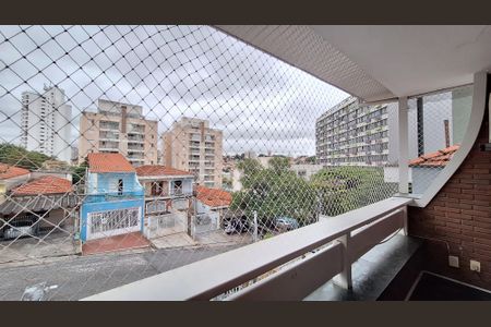 Casa à venda com 328m², 4 quartos e 6 vagas Casa à venda com 328m², 4 quartos e 6 vagasVaranda Suite 1