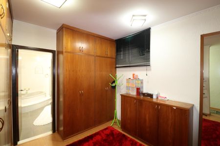 Casa à venda com 328m², 4 quartos e 6 vagasSuíte 2