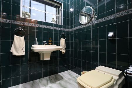 Casa à venda com 328m², 4 quartos e 6 vagasLavabo