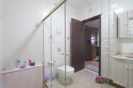 Casa à venda com 328m², 4 quartos e 6 vagasBanheiro da Suíte 1