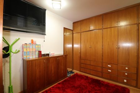 Casa à venda com 328m², 4 quartos e 6 vagasSuíte 2