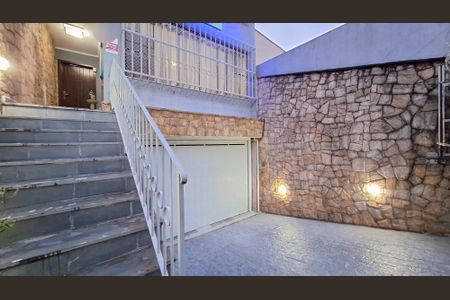 Casa à venda com 328m², 4 quartos e 6 vagas Casa à venda com 328m², 4 quartos e 6 vagasEntrada