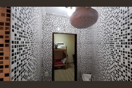 Casa à venda com 328m², 4 quartos e 6 vagas Casa à venda com 328m², 4 quartos e 6 vagasBanheiro Edícula