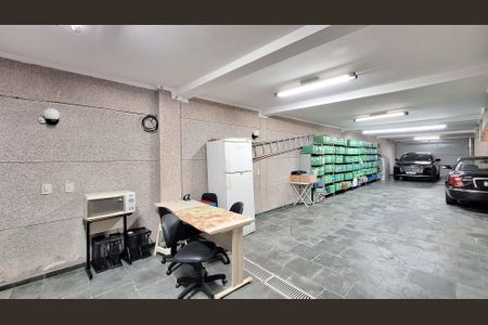 Casa à venda com 328m², 4 quartos e 6 vagas Casa à venda com 328m², 4 quartos e 6 vagasGaragem