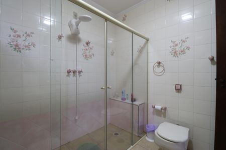 Casa à venda com 328m², 4 quartos e 6 vagasBanheiro da Suíte 1