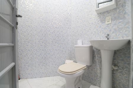 Casa à venda com 328m², 4 quartos e 6 vagasBanheiro de serviço