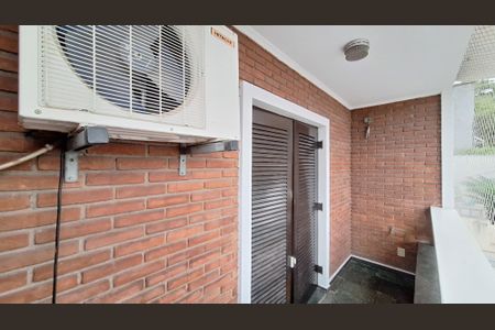 Casa à venda com 328m², 4 quartos e 6 vagas Casa à venda com 328m², 4 quartos e 6 vagasVaranda Suite 1