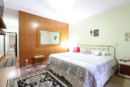 Casa à venda com 328m², 4 quartos e 6 vagasQuarto