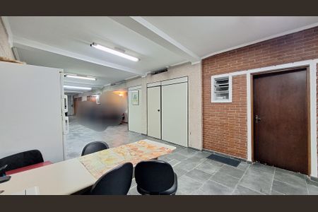 Casa à venda com 328m², 4 quartos e 6 vagas Casa à venda com 328m², 4 quartos e 6 vagasGaragem