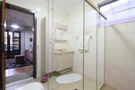 Casa à venda com 328m², 4 quartos e 6 vagasBanheiro da Suíte 1