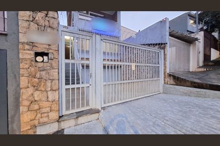 Casa à venda com 328m², 4 quartos e 6 vagas Casa à venda com 328m², 4 quartos e 6 vagasFachada