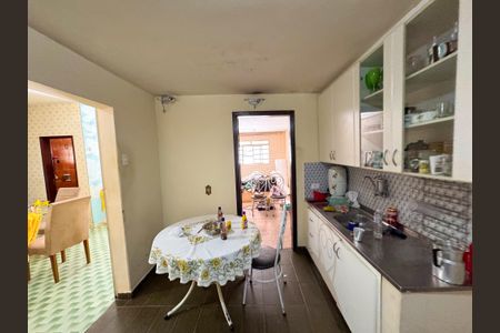 Casa à venda com 370m², 4 quartos e 9 vagasCozinha 2