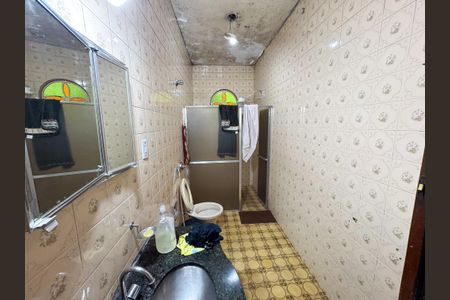 Casa à venda com 370m², 4 quartos e 9 vagasBanheiro Social