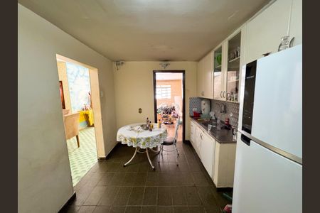 Casa à venda com 370m², 4 quartos e 9 vagasCozinha 2