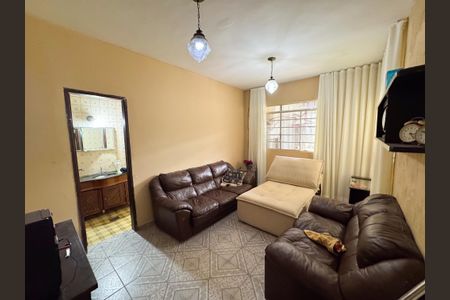 Casa à venda com 370m², 4 quartos e 9 vagasSala