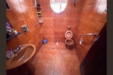 Casa à venda com 370m², 4 quartos e 9 vagasBanheiro Corredor