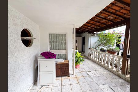 Casa à venda com 370m², 4 quartos e 9 vagasVaranda