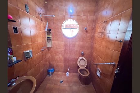 Casa à venda com 370m², 4 quartos e 9 vagasBanheiro Corredor