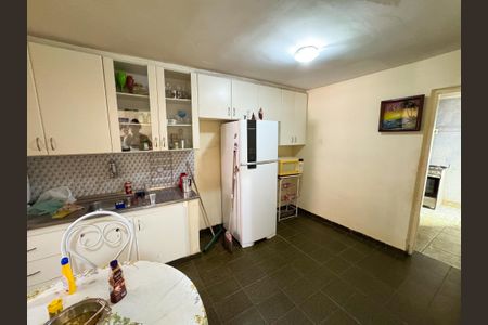 Casa à venda com 370m², 4 quartos e 9 vagasCozinha 2