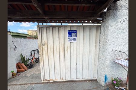 Casa à venda com 370m², 4 quartos e 9 vagasFachada