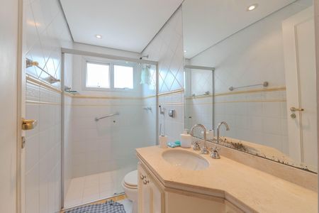 Apartamento à venda com 150m², 4 quartos e 1 vaga Apartamento à venda com 150m², 4 quartos e 1 vagaBanheiro da Suíte 1