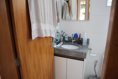 Casa à venda com 110m², 3 quartos e 2 vagasSuíte Banheiro