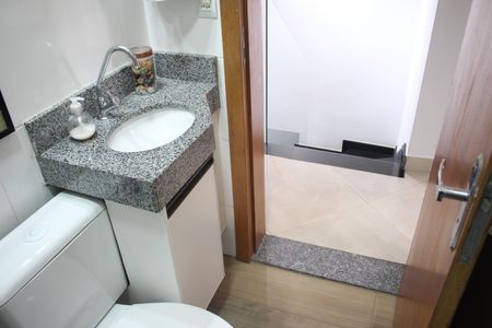 Casa à venda com 110m², 3 quartos e 2 vagasBanheiro Social