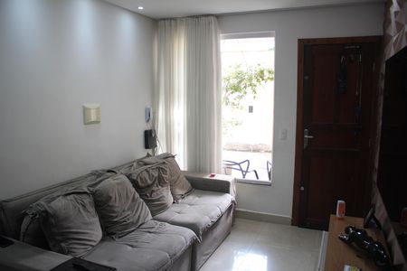 Casa à venda com 110m², 3 quartos e 2 vagasSala