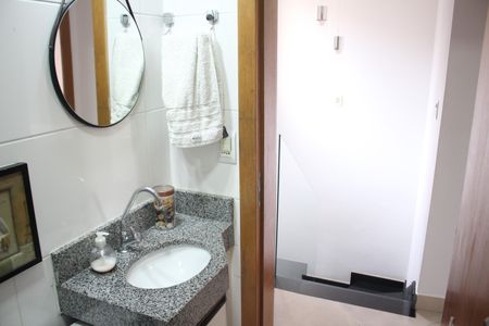 Casa à venda com 110m², 3 quartos e 2 vagasBanheiro Social