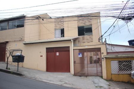 Casa à venda com 110m², 3 quartos e 2 vagasFachada