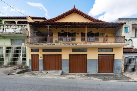 Casa à venda com 260m², 3 quartos e 4 vagas Casa à venda com 260m², 3 quartos e 4 vagasFachada
