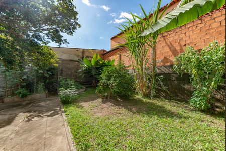 Casa à venda com 260m², 3 quartos e 4 vagas Casa à venda com 260m², 3 quartos e 4 vagasQuintal