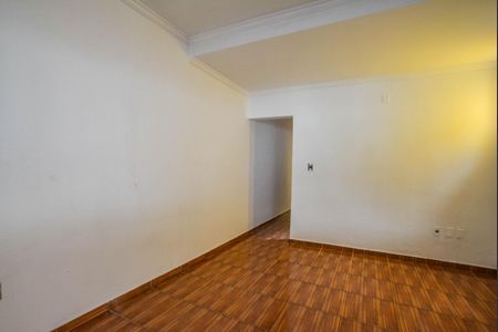 Casa à venda com 100m², 2 quartos e 2 vagas Casa à venda com 100m², 2 quartos e 2 vagasSala